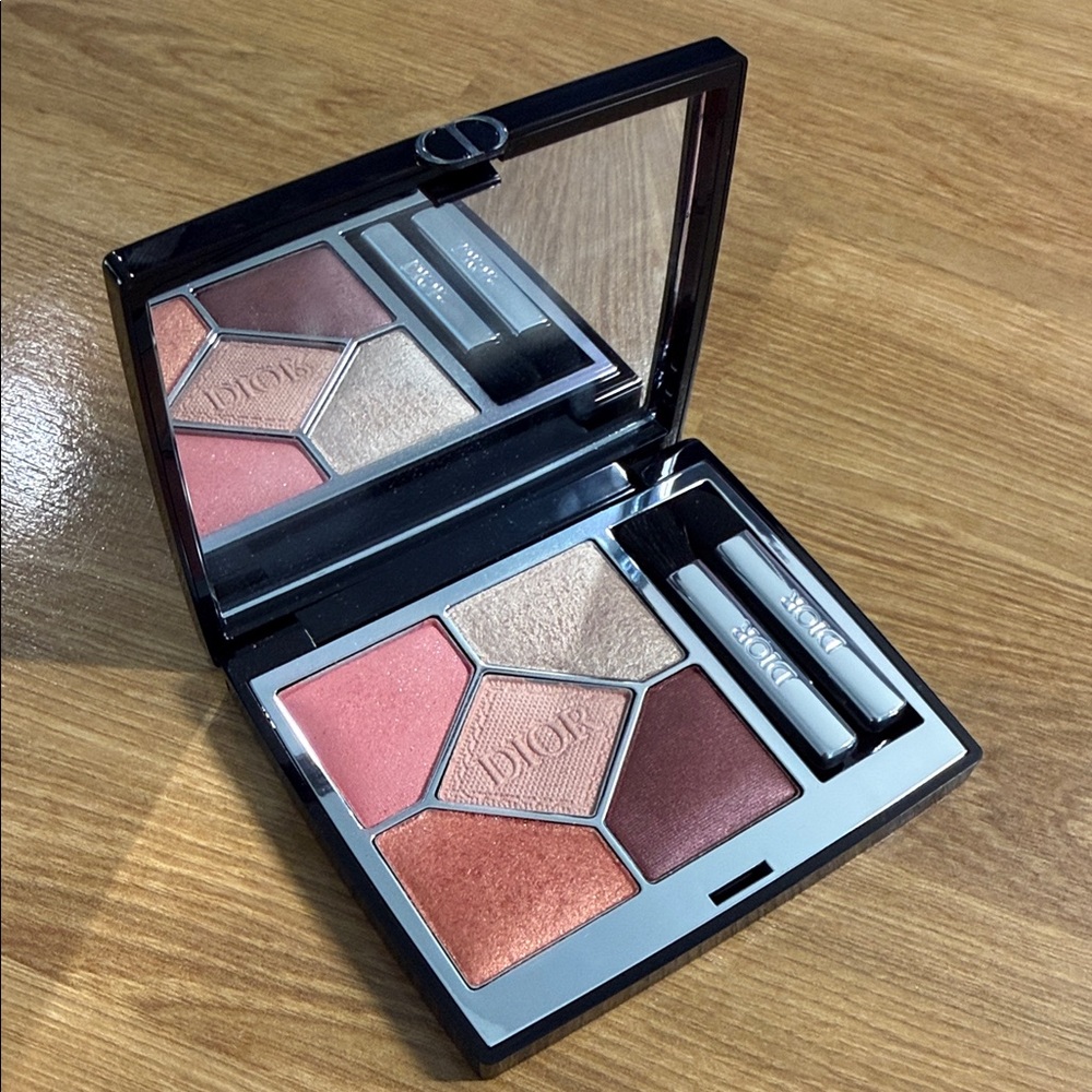 New - Dior eyeshadow palette in shade 833 Dior Dream